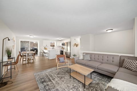 Spacious Family Villa only 13 mi from Silverwood House in Hayden