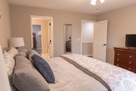 Brand New 2 Bedroom with Office House in Rockford