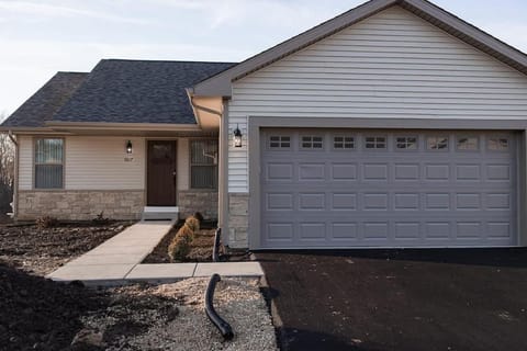 New 2 Bed with Office in Loves Park House in Rockford