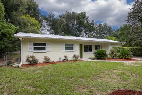 Property building, Natural landscape, Garden, Garden view