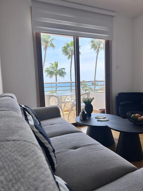 View (from property/room), Balcony/Terrace, Living room, Seating area, Dining area, Sea view