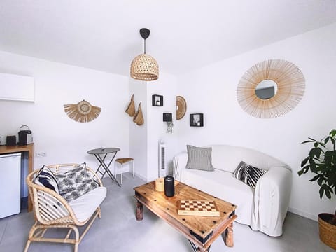 Le Romarin Bas de villa T2 avec jardin et parking au pied de la Forêt Apartment in Marseille