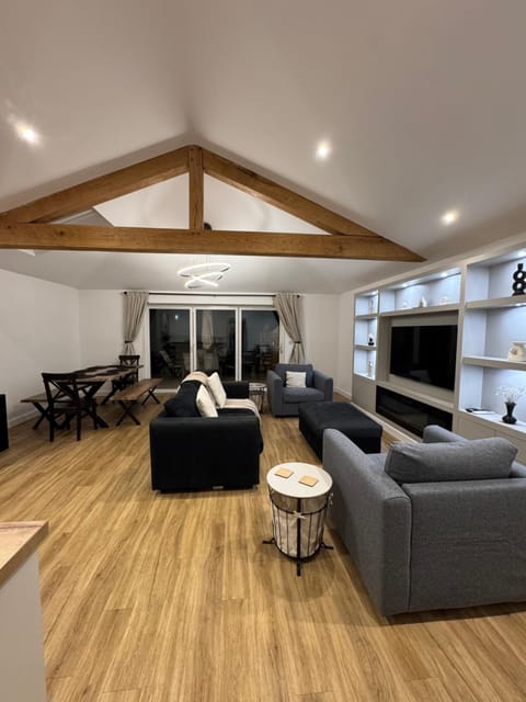 The Brambles bungalow Apartment in Weston-super-Mare