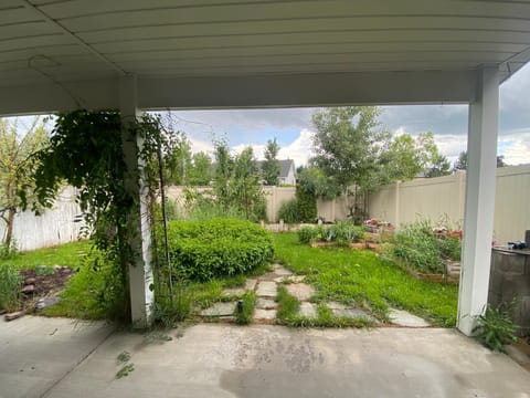 Grizzly Glacier House in Columbia Falls