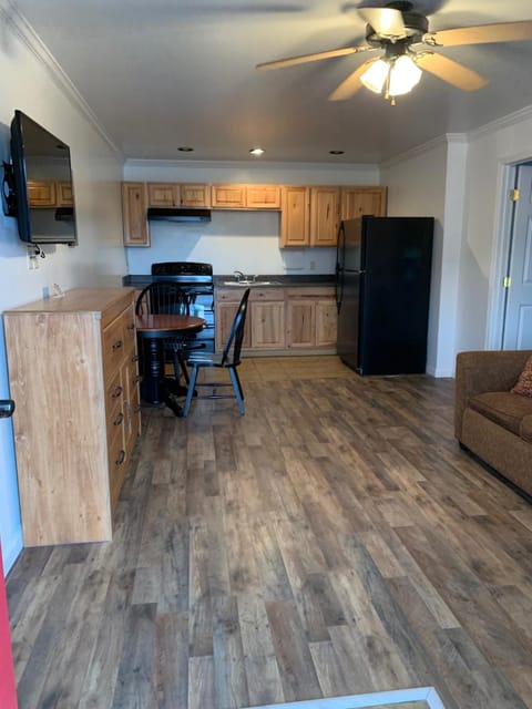 TV and multimedia, Kitchen or kitchenette, Living room, Dining area