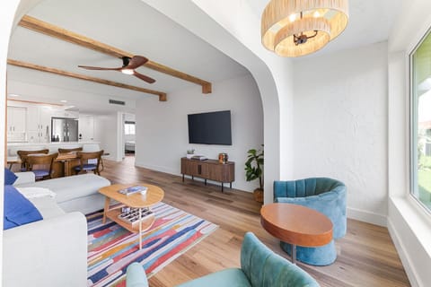 Coastal Condo - Walk to Beach Pool Pickleball and Boat Ramp House in Crescent Beach