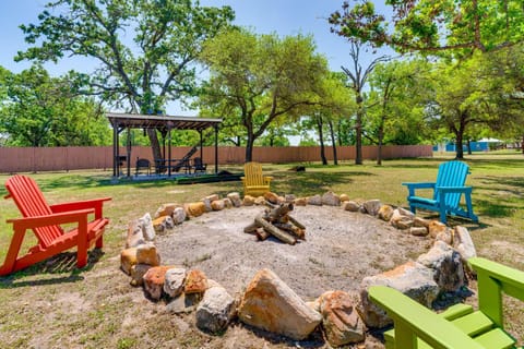 1 Mi to Somerville Lake Home with Spacious Yard House in Texas