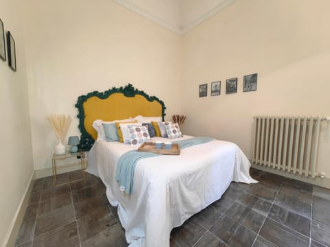 Bed, Photo of the whole room, Bedroom, internet