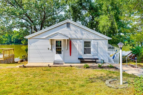 Lakefront Home with Patio in Havana! House in Illinois