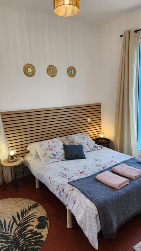 Bed, Photo of the whole room