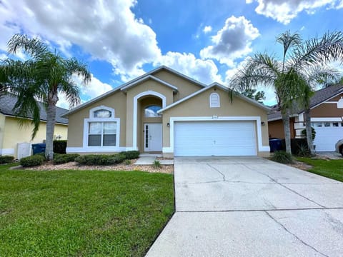South Facing Pool Villa on the Golf Course House in Haines City