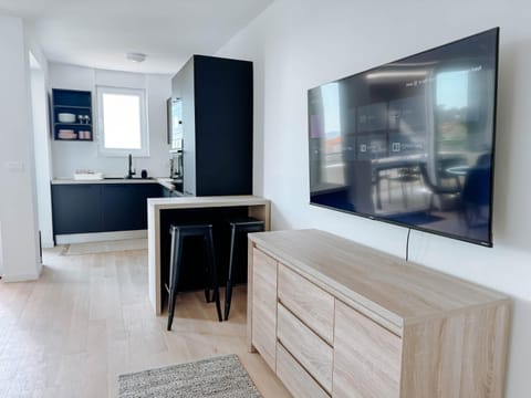 Communal lounge/ TV room, TV and multimedia, Kitchen or kitchenette