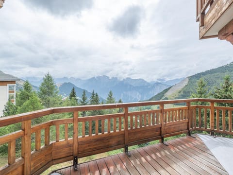 Chalet familial au Vieil Alpe, calme et confort - FR-1-645-76 Apartment in Huez