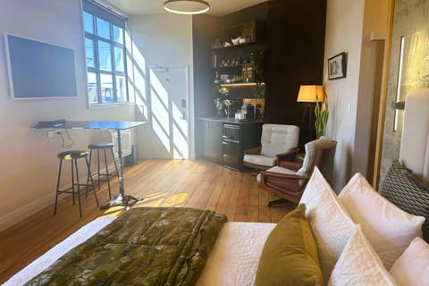 Bed, Kitchen or kitchenette, Dining area, Bedroom