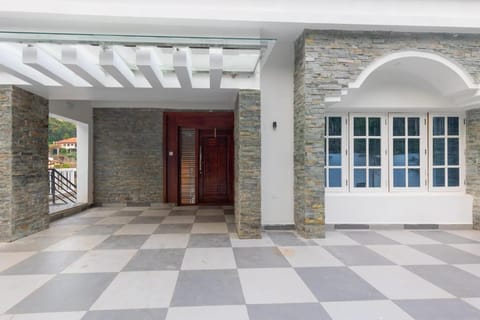 Facade/entrance, Day