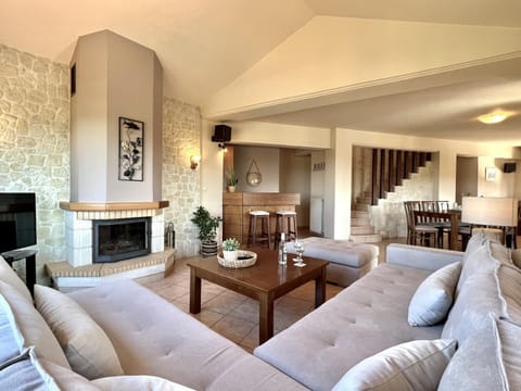 Communal lounge/ TV room, Living room