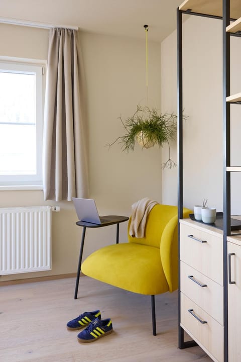 Photo of the whole room, Decorative detail