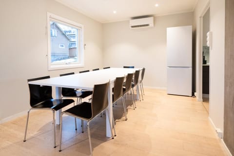 Seating area, Dining area