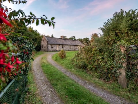 Property building, Day, Natural landscape, Garden