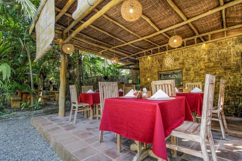 Restaurant/places to eat, Dining area