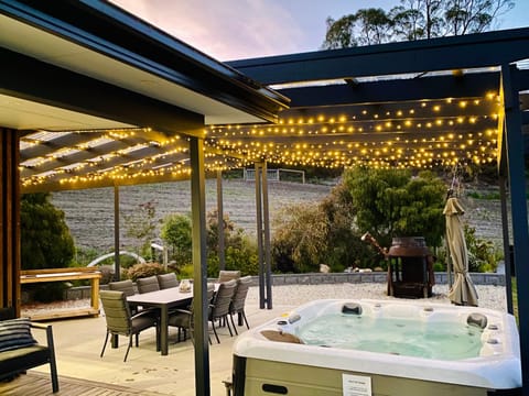 Ocean views, spacious & private, hot hub House in Tasmania