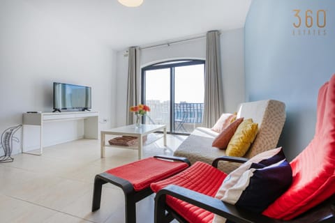 Communal lounge/ TV room, TV and multimedia, Living room, Seating area, Evening entertainment