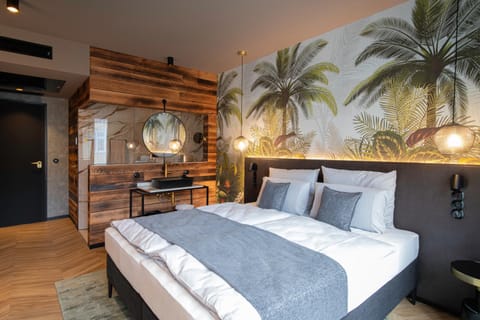 Bed, Photo of the whole room, Bedroom