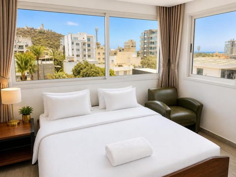 Bedroom, Mountain view