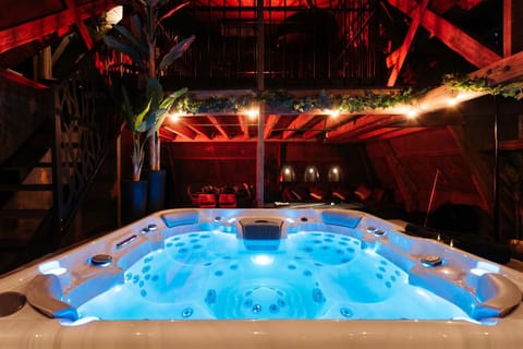 Hot Tub, Hot Tub, Spa and wellness centre/facilities
