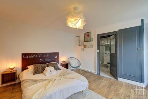 Bed, Photo of the whole room, Bedroom