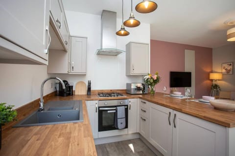 Balmoral Gardens - Vacant Nests House in North Shields