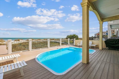 12 Collier Beach Road- Oceanfront, Pool, Great for Large Groups, Free Activities Included House in Singleton Beach
