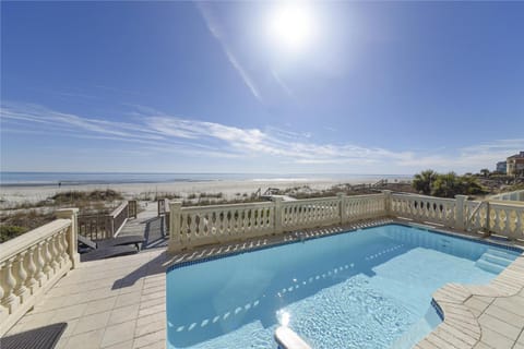 14 Collier Beach Road- Oceanfront, Private Pool, Free Activities Included House in Singleton Beach