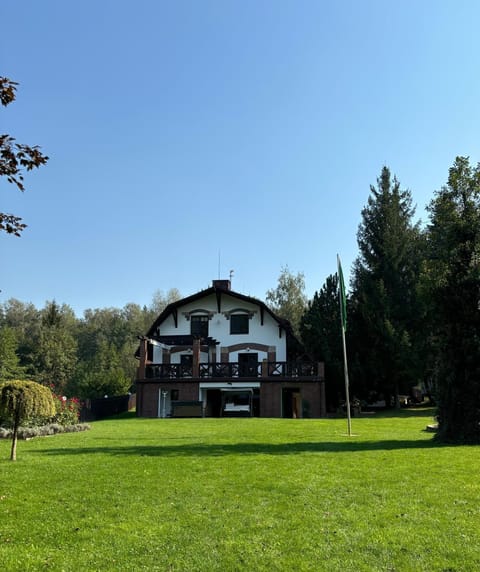 Property building, Spring, Day, Garden