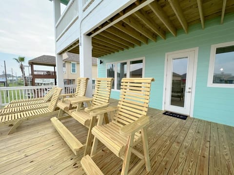 On Deck Crystal Beach Home home House in Bolivar Peninsula