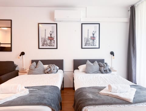 Bed, towels, air conditioner