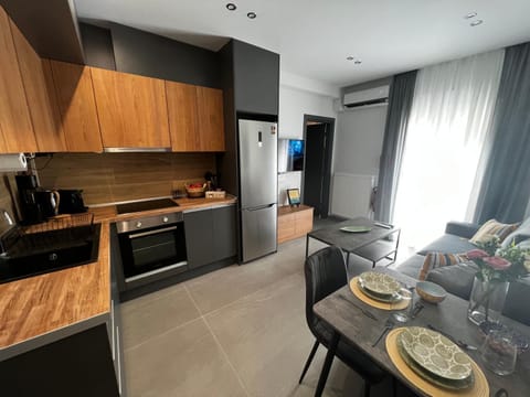 Kitchen or kitchenette, Living room, Seating area, Dining area, stove