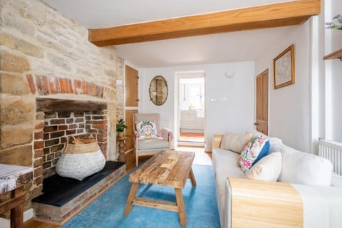 18th Century Cottage in Cirencester with Garden House in Cirencester