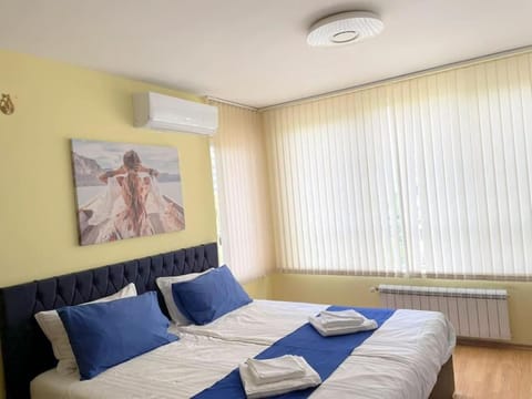 Bedroom, air conditioner