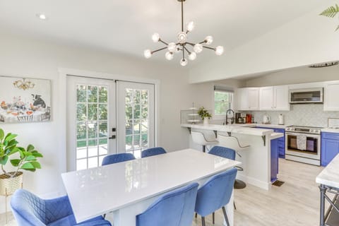 Kalispell Gem Deck, Yard and Fireplace House in Kalispell