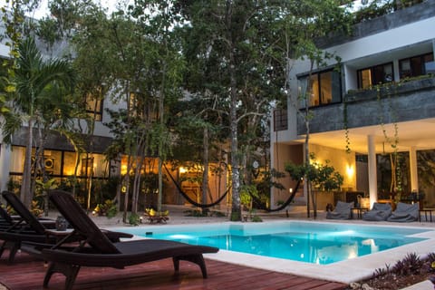 Swimming pool, Swimming pool