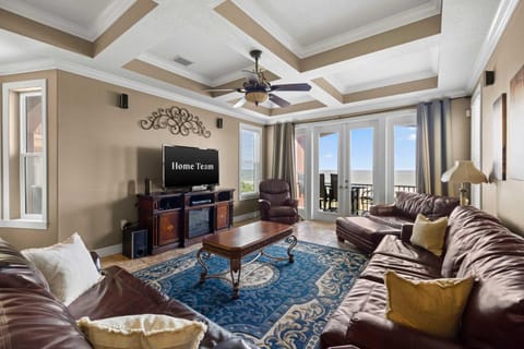 Beachfront Villa Pool Spa Fire Pit & Pool Table House in Sunset Beach