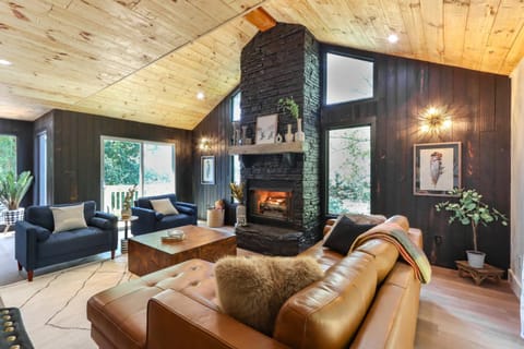 Blue Ridge Lake Home with Hot Tub in Morganton! House in Morganton