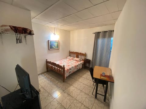 Bed, TV and multimedia, Photo of the whole room, Seating area, Dining area, Bedroom
