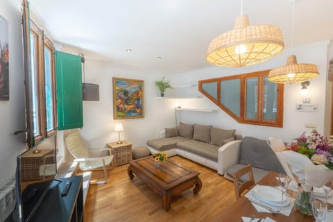 Communal lounge/ TV room, Living room