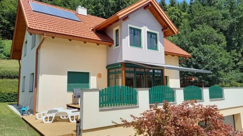 Property building, Day, Balcony/Terrace