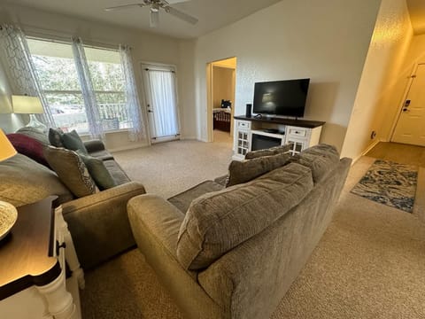 Second Floor 2-Bedroom Condo in Southern Dunes House in Haines City