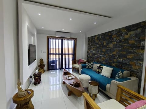 Communal lounge/ TV room, TV and multimedia, Living room, Seating area