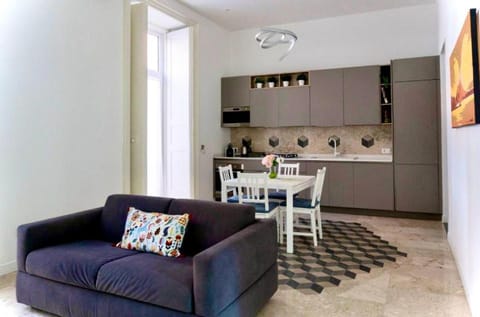 Kitchen or kitchenette, Living room, Seating area, Dining area, kitchen