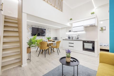 TV and multimedia, Kitchen or kitchenette, Living room, Dining area